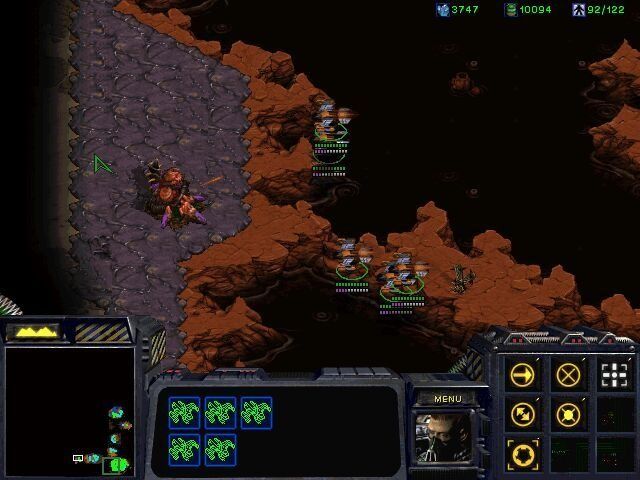 《星际争霸母巢之战》游戏截图