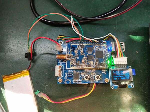 通讯测试时，接收板的绿灯要闪烁