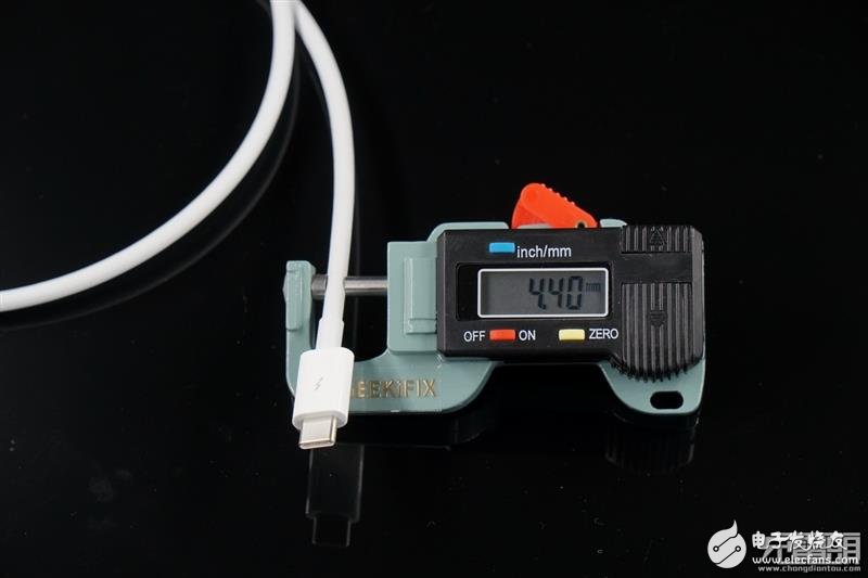 苹果雷电3 100W数据线拆解:288元值了!