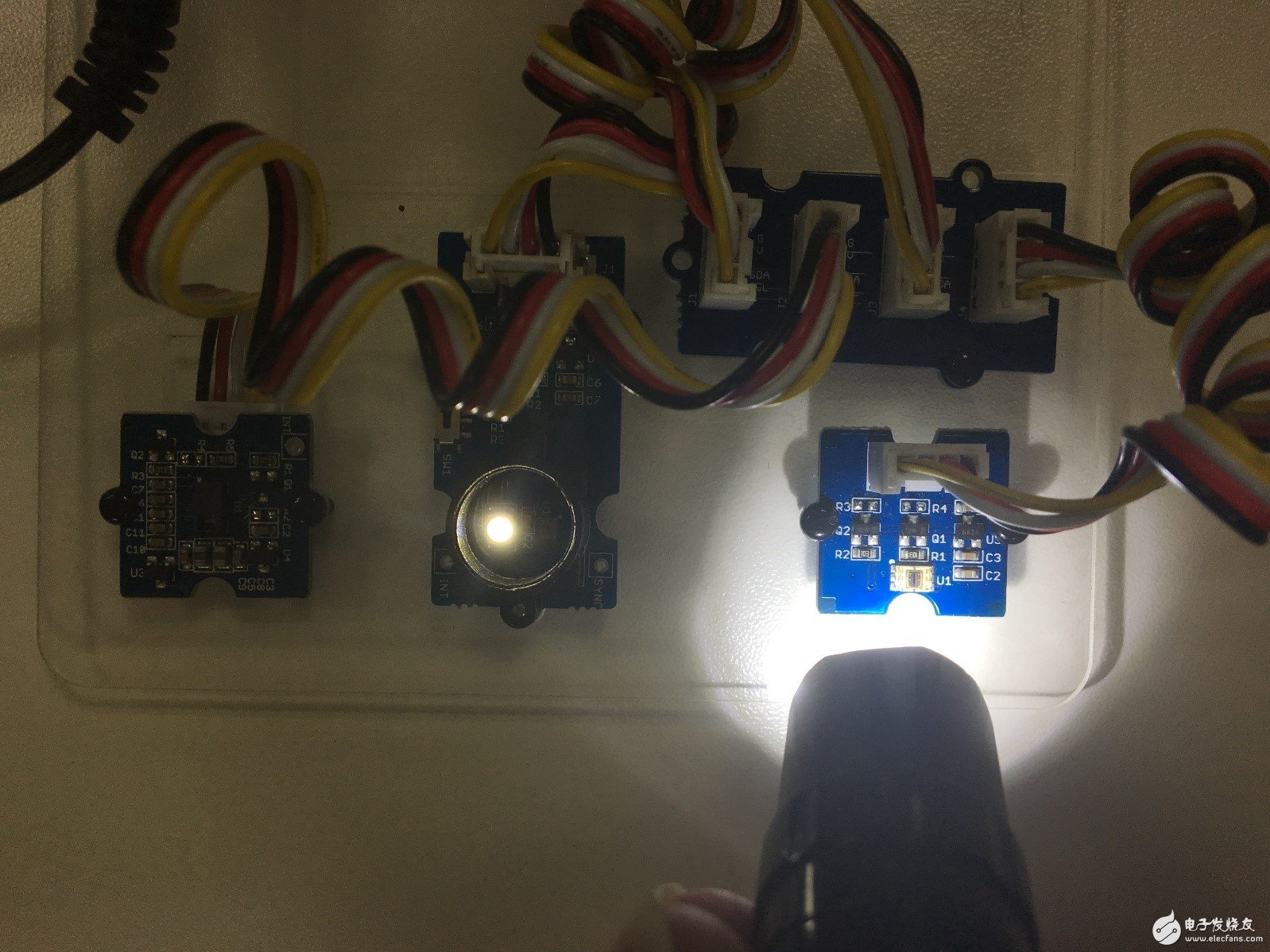 这里写图片描述