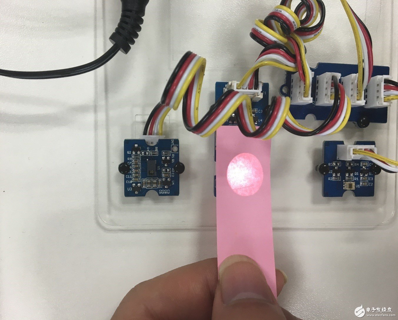 这里写图片描述