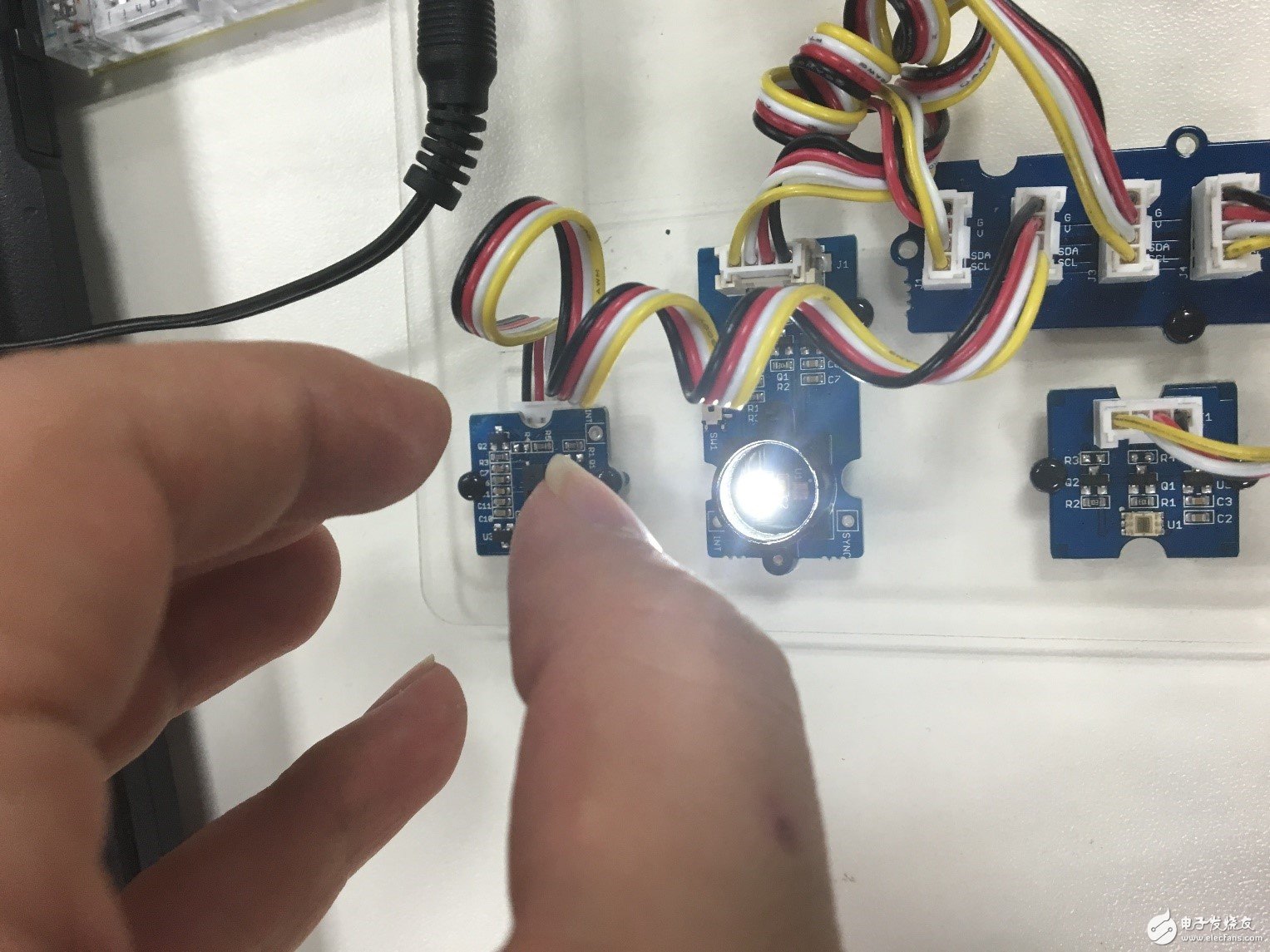 这里写图片描述