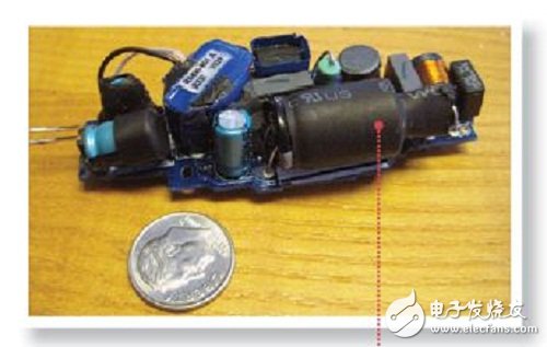 拆解：减小了体积与成本的非隔离驱动器LED灯泡