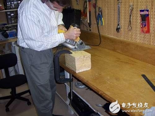 牛人教你制造超大号“卖萌”LED灯