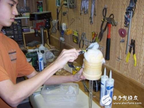 牛人教你制造超大号“卖萌”LED灯