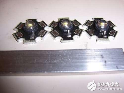 牛人教你制造超大号“卖萌”LED灯