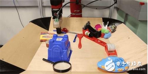 伯克利科学家研发出,可以预见未来事情的机器人,将用于交通预测路况