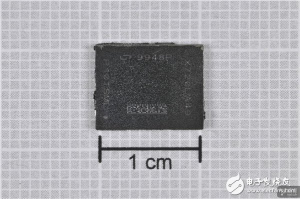 苹果iPhone8 Plus专业拆解报告：X光照深入IC细节