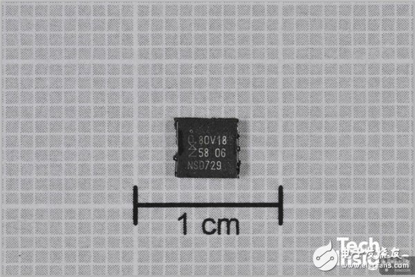 苹果iPhone8 Plus专业拆解报告：X光照深入IC细节