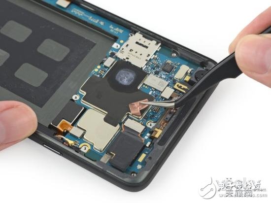 Pixel 2 XL拆解:谷歌首款移动芯片在这里