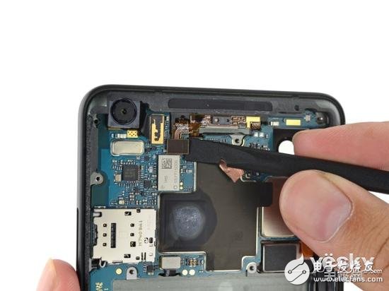 Pixel 2 XL拆解:谷歌首款移动芯片在这里