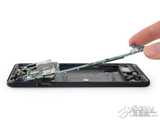 Pixel 2 XL拆解:谷歌首款移动芯片在这里