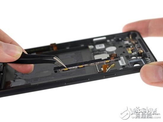 然后是手机底部的扬声器组件。