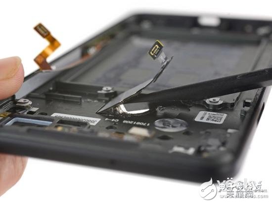 Pixel 2 XL拆解:谷歌首款移动芯片在这里