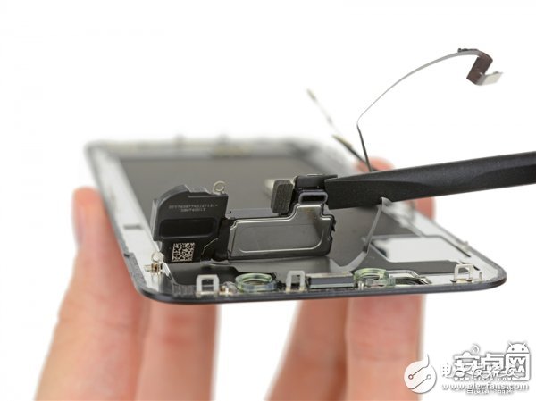 iPhone X最专业深度拆解!惊现神秘芯片
