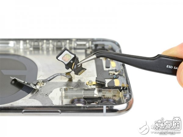 iPhone X最专业深度拆解!惊现神秘芯片