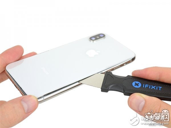 iPhone X最专业深度拆解!惊现神秘芯片