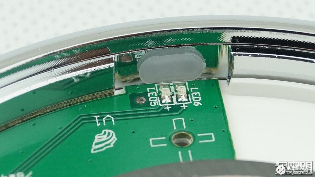 充电器里的白富美–Yoobao羽博无线充电器DX拆解