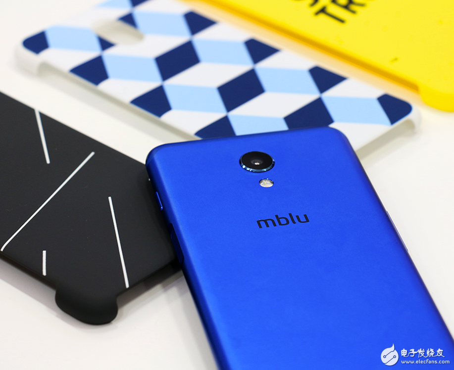 内部铝镁合金框架 联想手机X2拆解