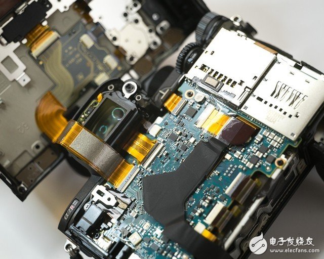 索尼A7RIII工艺到底如何 有人拆解给你看