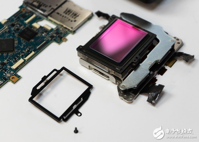 索尼A7RIII工艺到底如何 有人拆解给你看