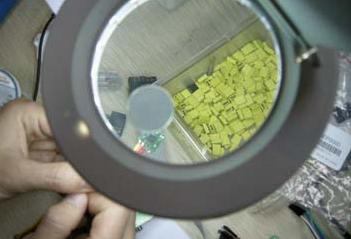 由于焊点比较小，请确保焊点之间没有短路的现象