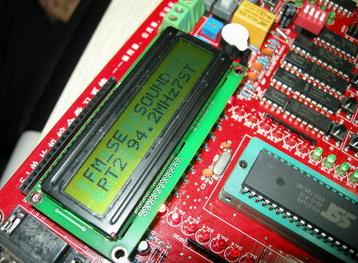 从屏幕上我们可以看到收音频率值为94.2MHz 目前为立体声信号 Stereo