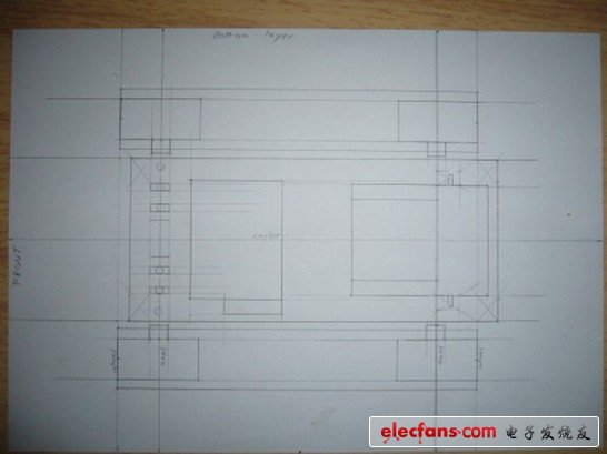 上部是控制、感应和可变的,因此需要空间放picaxe28x1,电压稳压器,线针转换器,超声波检测器,同时还需要为之后添加额外的DIP芯片预留空间。
