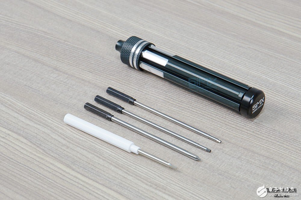 小米无人机对比精灵3s拆解 大疆“门徒”表现如何？