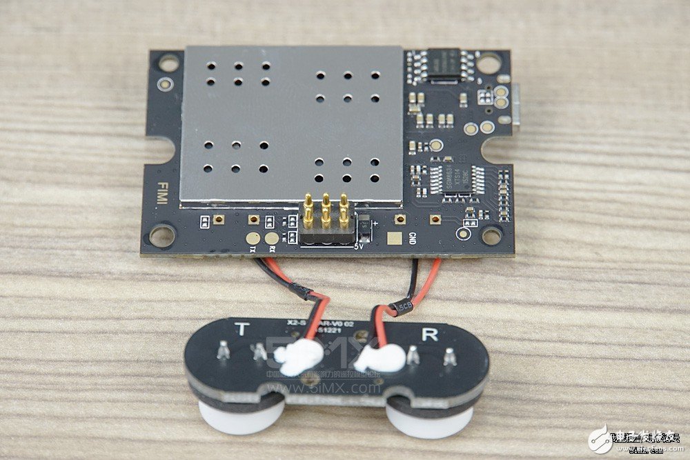 小米无人机对比精灵3s拆解 大疆“门徒”表现如何？