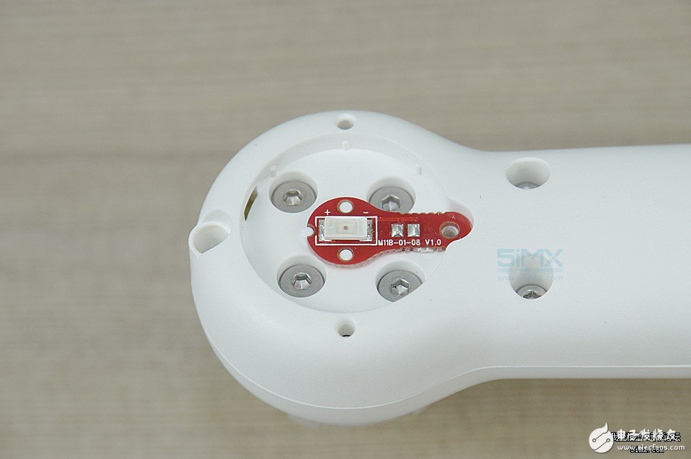 小米无人机对比精灵3s拆解 大疆“门徒”表现如何？