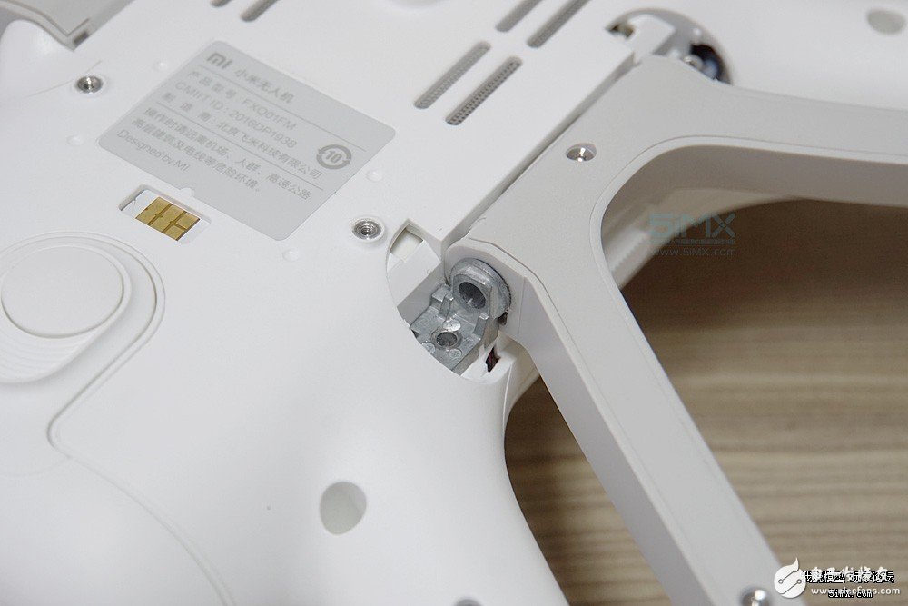 小米无人机对比精灵3s拆解 大疆“门徒”表现如何？