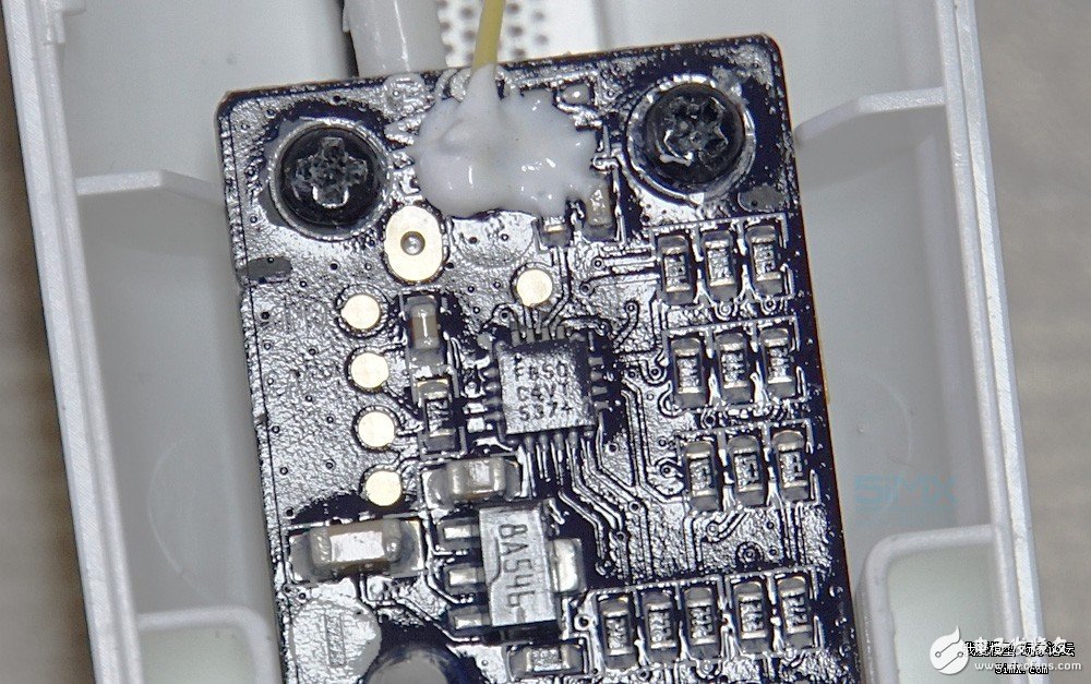 小米无人机对比精灵3s拆解 大疆“门徒”表现如何？