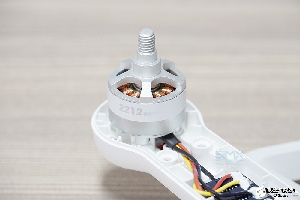 小米无人机对比精灵3s拆解 大疆“门徒”表现如何？