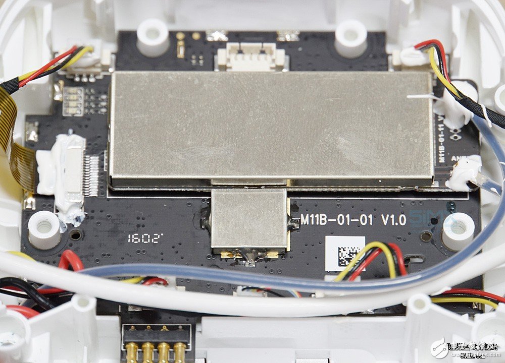 小米无人机对比精灵3s拆解 大疆“门徒”表现如何？