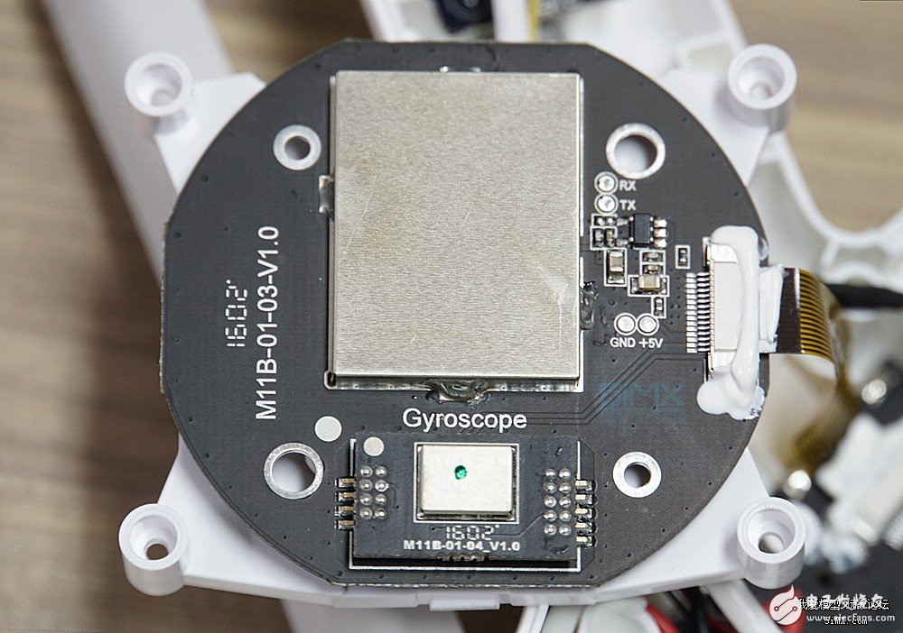 小米无人机对比精灵3s拆解 大疆“门徒”表现如何？