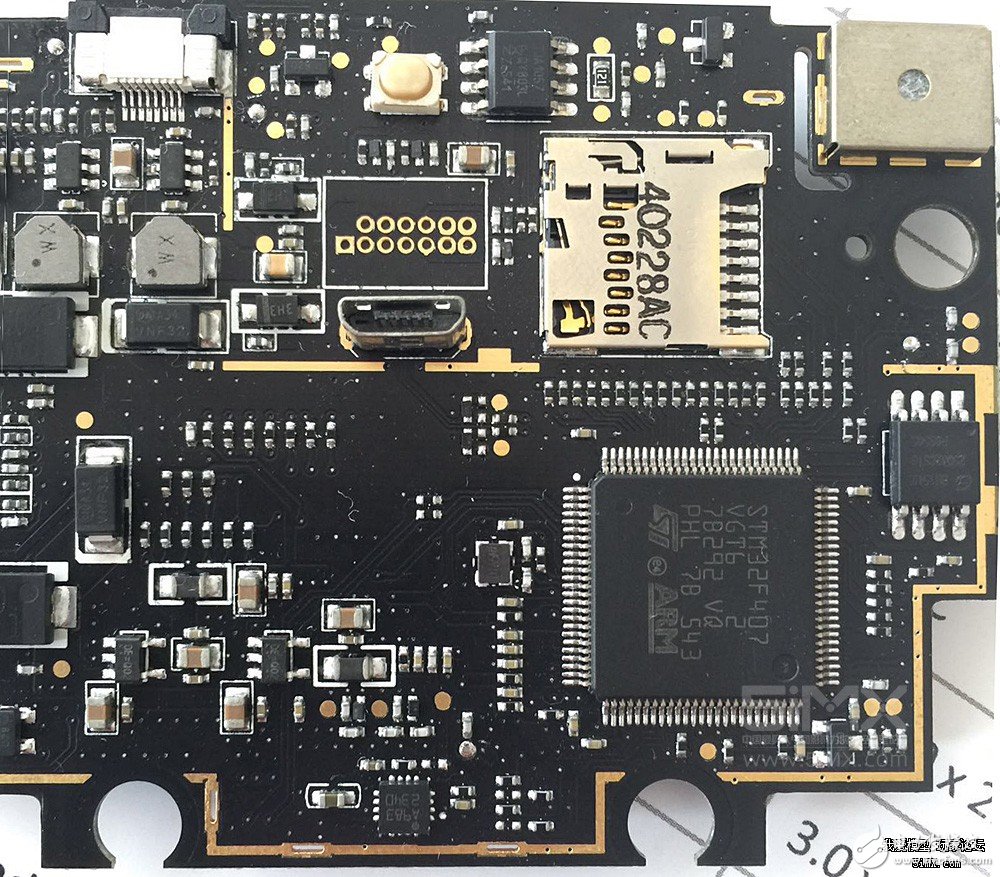 小米无人机对比精灵3s拆解 大疆“门徒”表现如何？