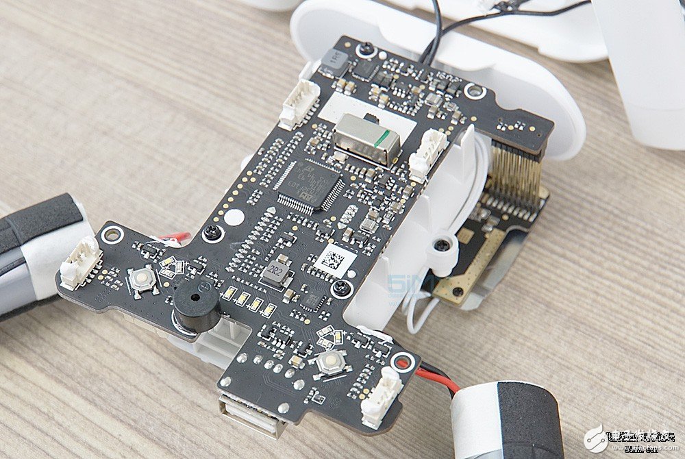 小米无人机对比精灵3s拆解