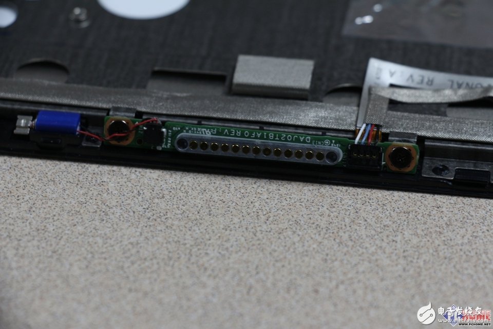 做工精致易修理 联想Miix 2 10寸拆解