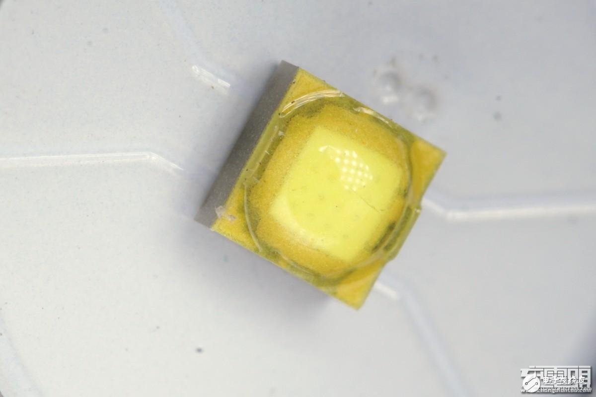 小米随身手电筒LPB01ZM试射拆解