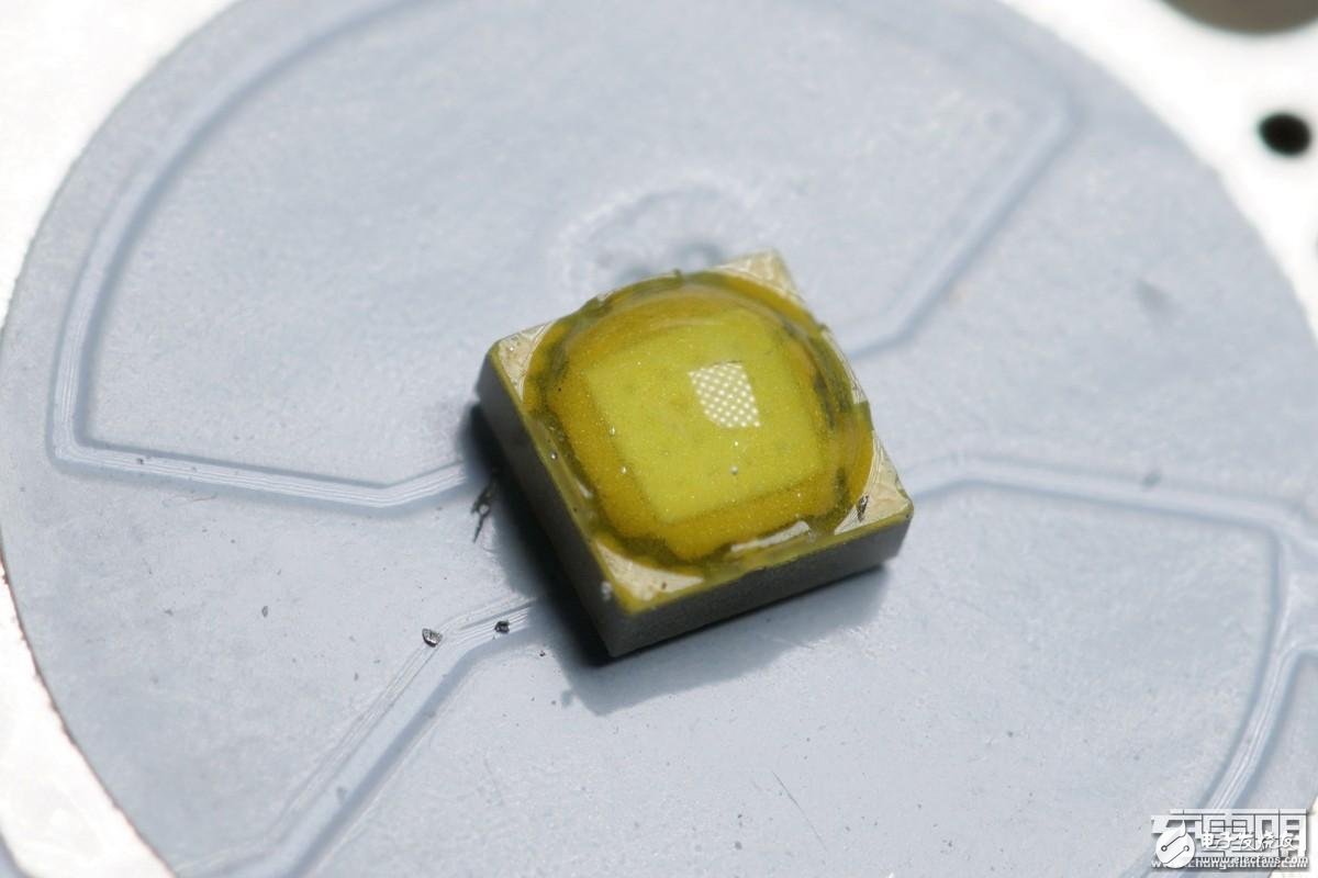 小米随身手电筒LPB01ZM试射拆解