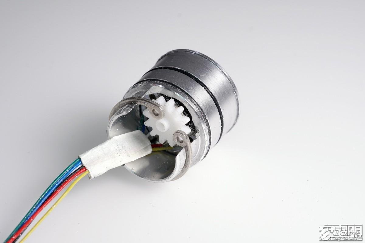 小米随身手电筒LPB01ZM试射拆解