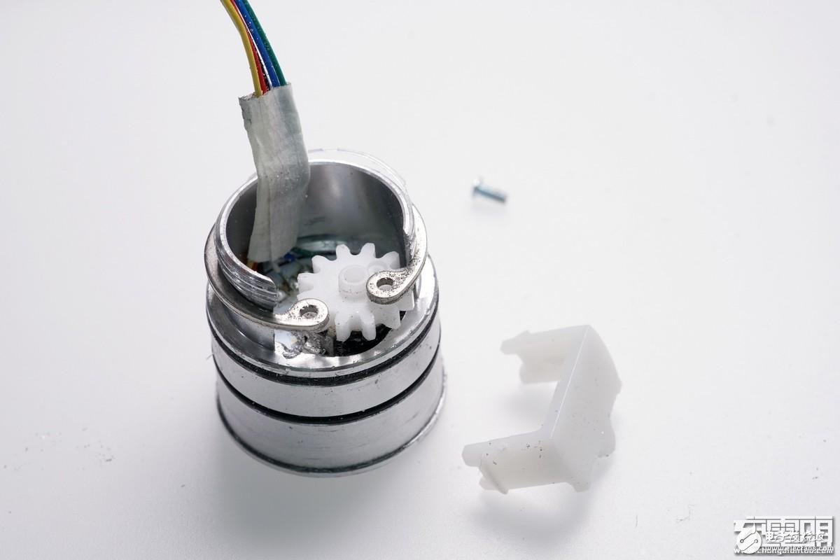 小米随身手电筒LPB01ZM试射拆解