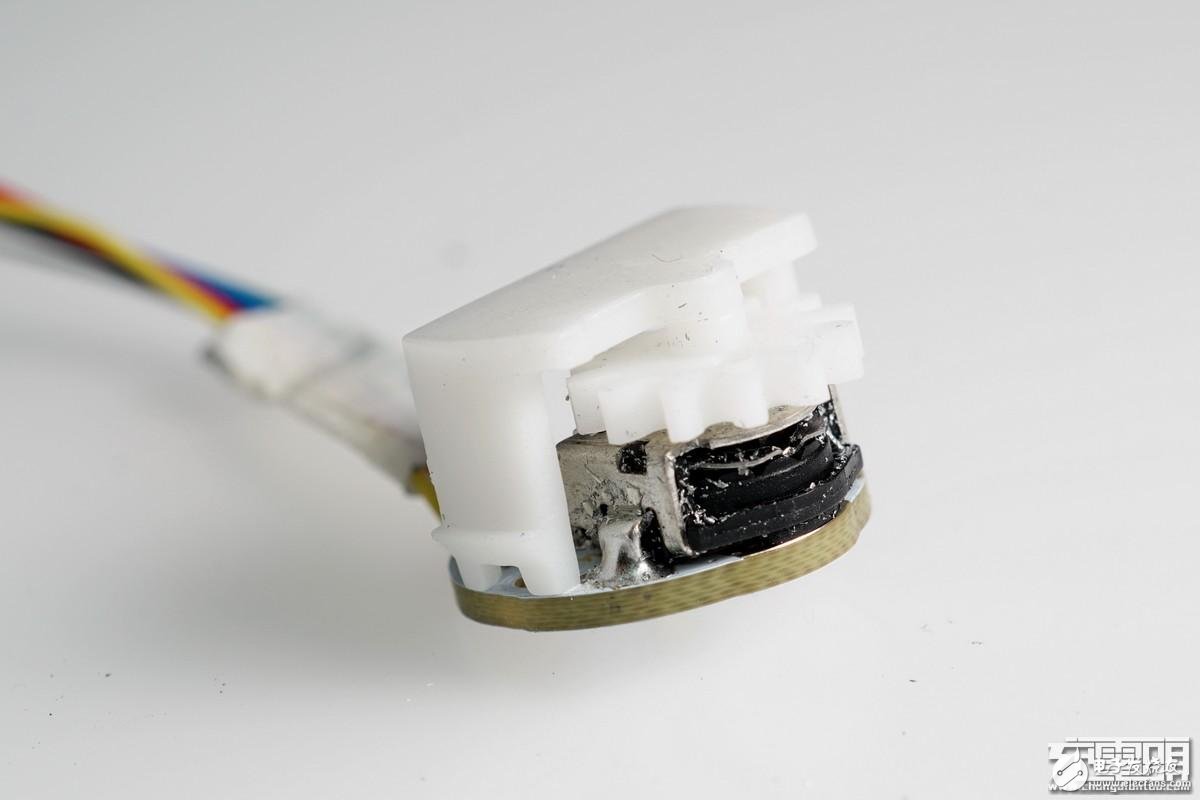 小米随身手电筒LPB01ZM试射拆解