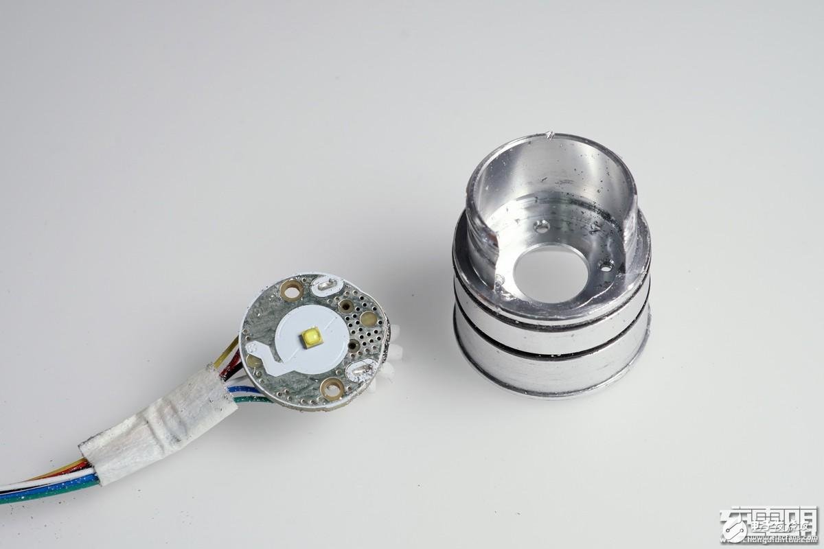 小米随身手电筒LPB01ZM试射拆解