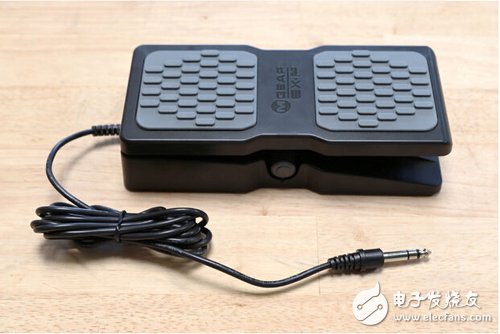 脚踏七彩“翔”云？看清楚，那可是充电器！