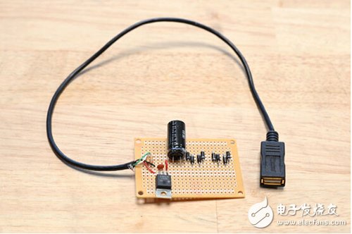 脚踏七彩“翔”云？看清楚，那可是充电器！