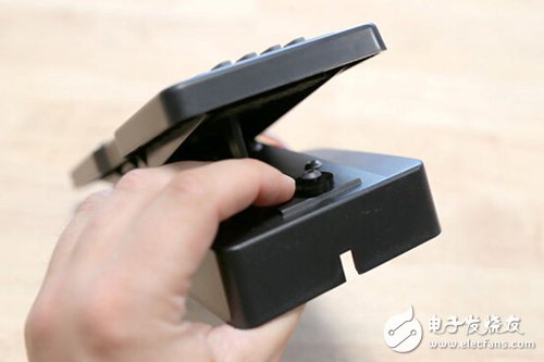 脚踏七彩“翔”云？看清楚，那可是充电器！