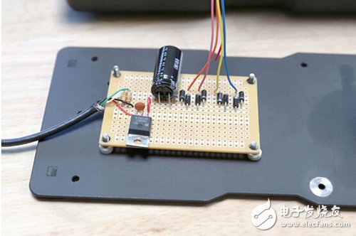 脚踏七彩“翔”云？看清楚，那可是充电器！