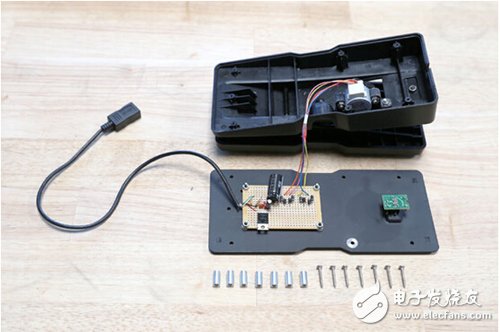 脚踏七彩“翔”云？看清楚，那可是充电器！